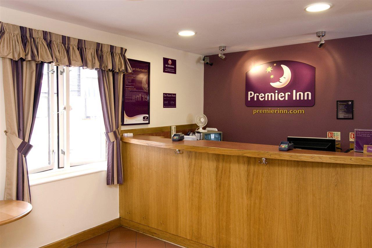 Premier Inn Aylesbury Экстерьер фото