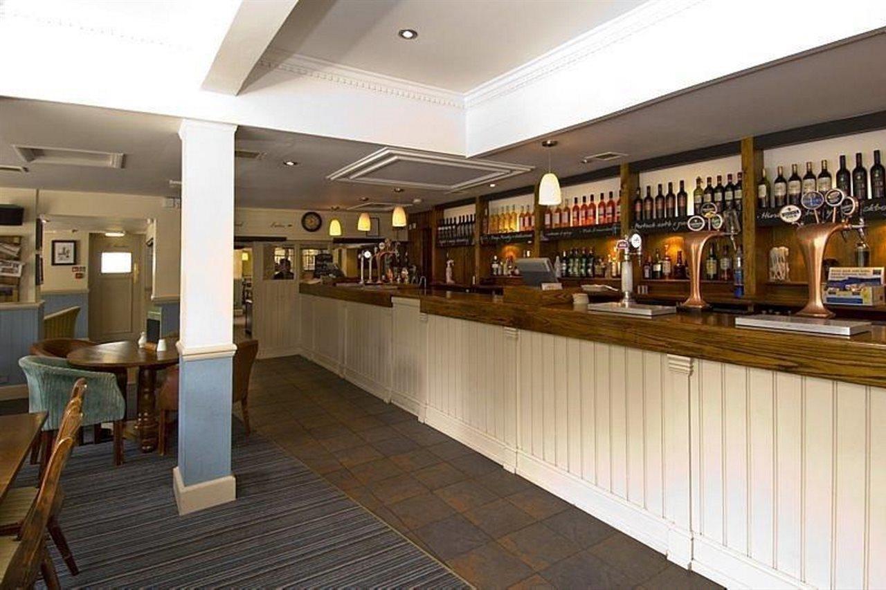 Premier Inn Aylesbury Экстерьер фото
