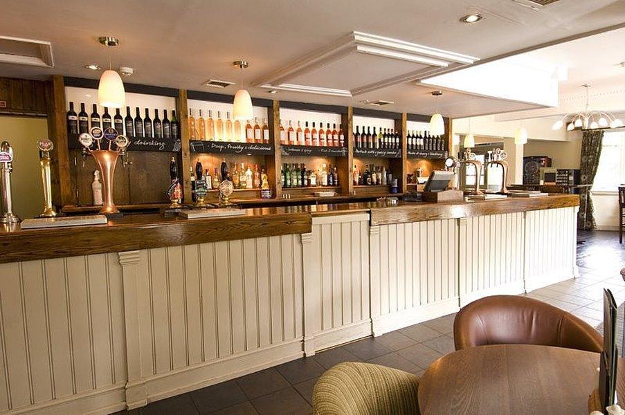 Premier Inn Aylesbury Экстерьер фото