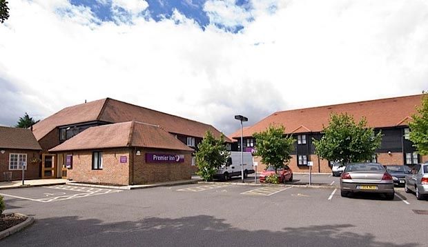 Premier Inn Aylesbury Экстерьер фото